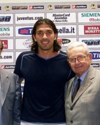 开云入口-回顾2001/02赛季意甲十大转会：布冯5288万领衔，传奇球星云集