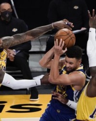 开云-斯台普斯堪称库里的梦魇 勇士爆冷只能期待奇迹