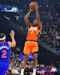 没想到吧？小卡34岁赛季场均得分奔向新高 特训一夏增加强投三分