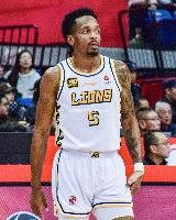 开云体育在线-杀伤力十足！巴里-布朗罚球18中14砍下31分6板7助 正负值+16最高