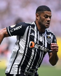 开云-雷尼尔回归首秀胸部送助攻！胡尔克：这个进球有一半功劳属于他