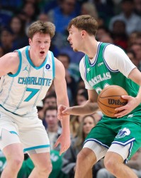 【菜鸟】弗拉格连续4场30+ 克尼佩尔三分数超新秀库里 杰明26分