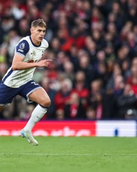 英媒：热刺考虑给范德文翻倍薪资续约，球员当前周薪5万镑