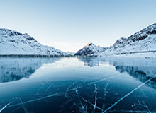 我们是冠军！🏆诺伊尔以队长身份捧起德超杯，全队欢呼庆祝